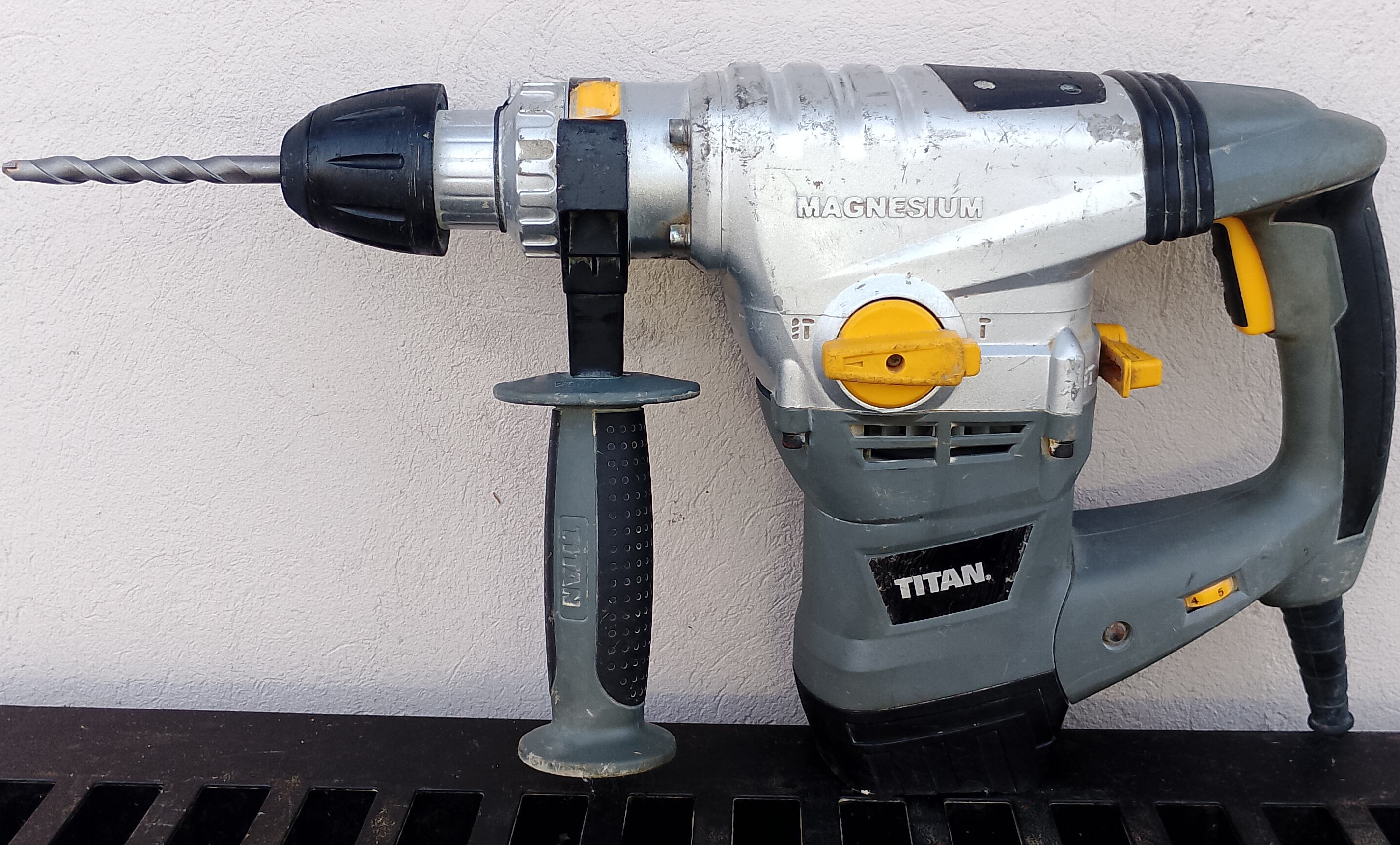 Perforator SDS Plus Titan Soldănești